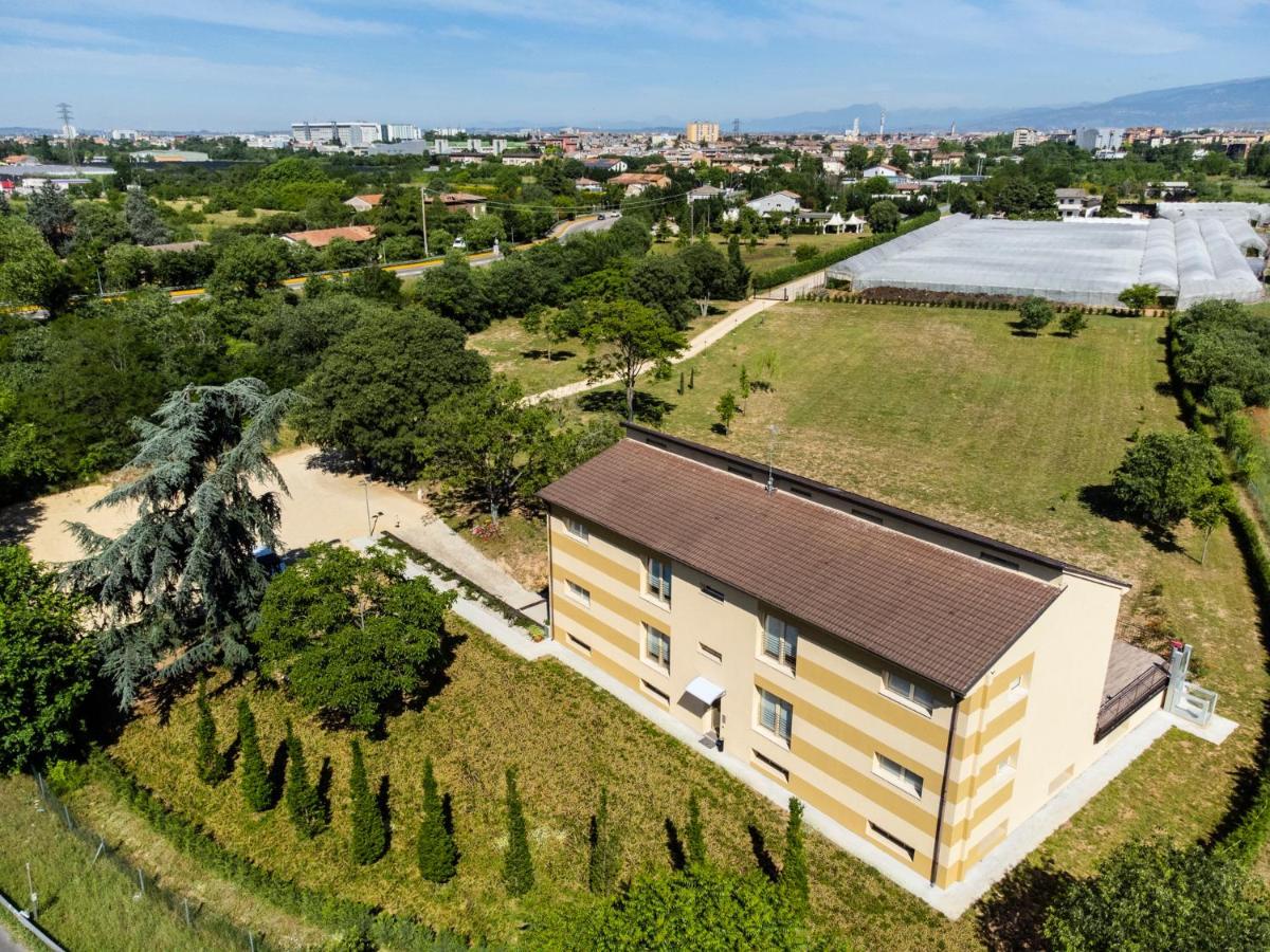 Borgoroma - Business & Apartments Verona Bagian luar foto